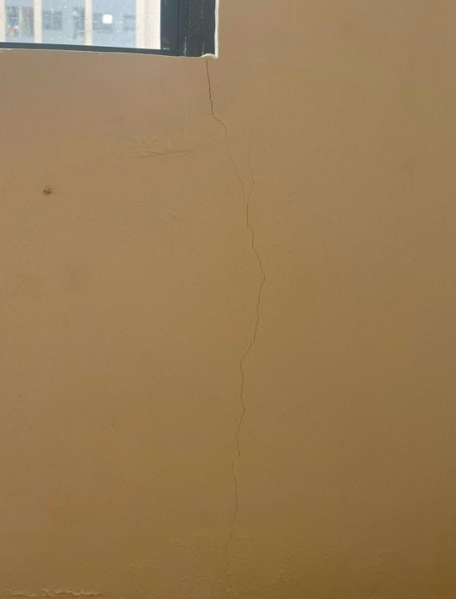 Đà Nẵng: Hàng loạt căn hộ nhà ở xã hội tại Khu dân cư Bàu Tràm nứt nẻ, thấm dột