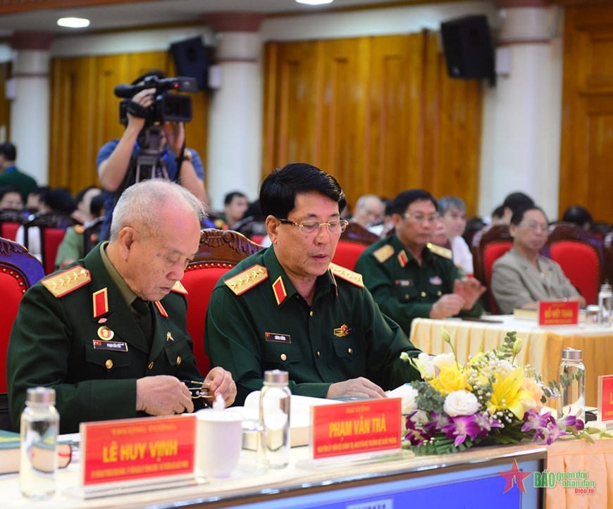 Đại tướng Lương Cường và Đại tướng Phạm Văn Trà dự hội thảo.