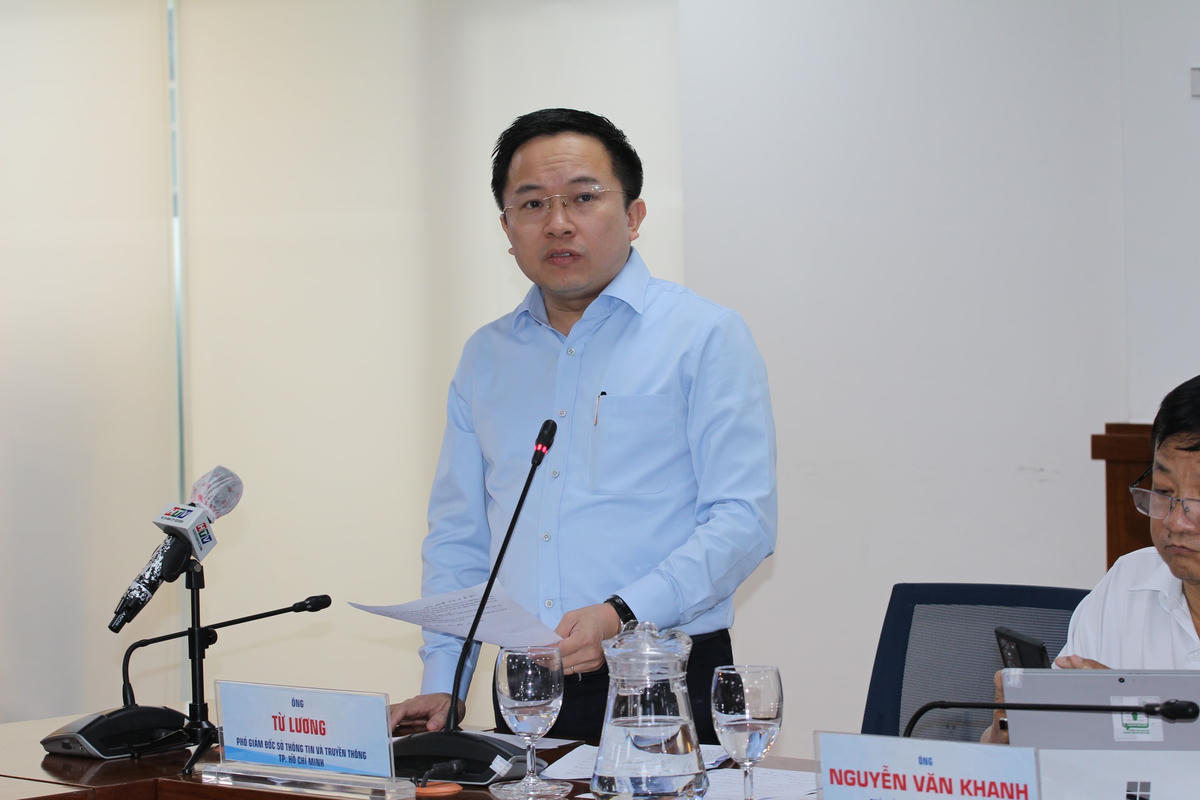 Phó Giám đốc Sở Thông tin - Truyền thông TP HCM cung cấp thông tin cho báo chí.