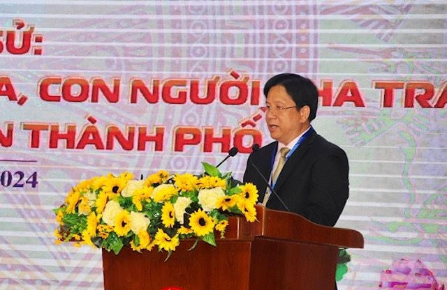 ong-ho-van-mung-uy-vien-du-khuyet-trung-uong-dang-bi-thu-thanh-uy-nha-trang-dang-phat-bieu-tai-buoi-hoi-thao..jpg