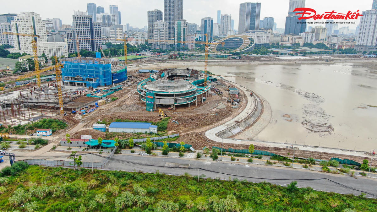 Được biết, Dự án xây dựng Cung Thiếu nhi mới tại Hà Nội được UBND TP Hà Nội phê duyệt tại Quyết định số 4493/QĐ-UBND ngày 29/8/2014 và phê duyệt điều chỉnh dự án tại Quyết định số 4608/QĐ-UBND ngày 14/10/2020.