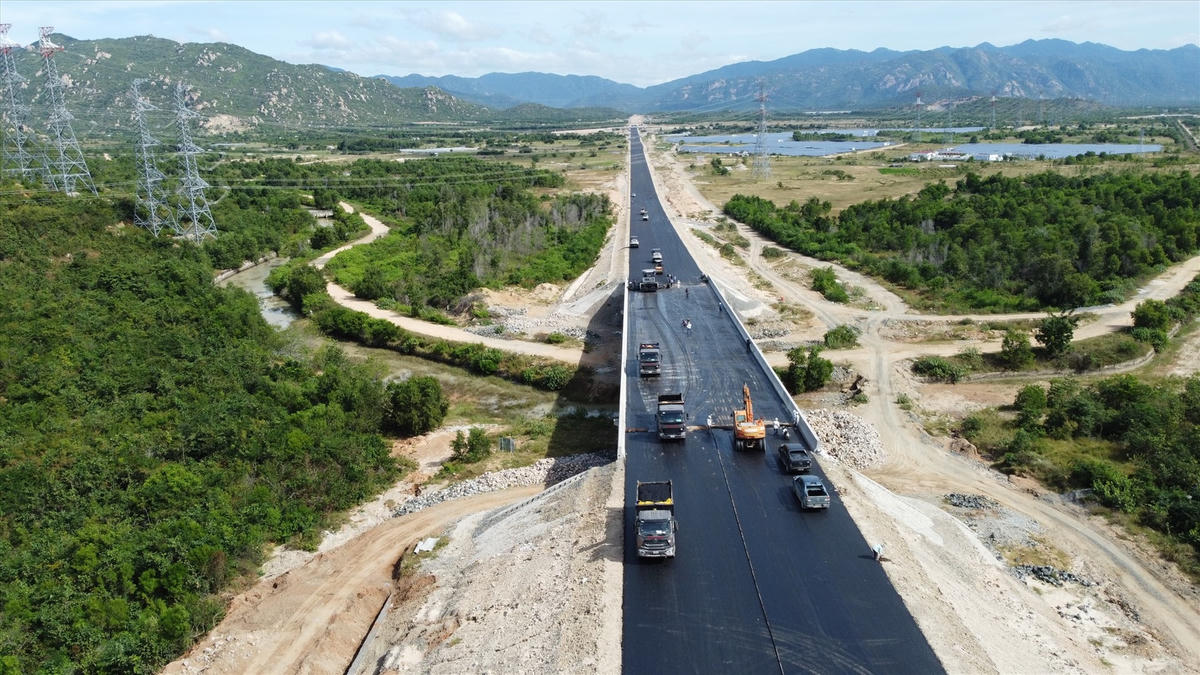 Một đoạn tuyến cao tốc Vĩnh Hảo - Phan Thiết.