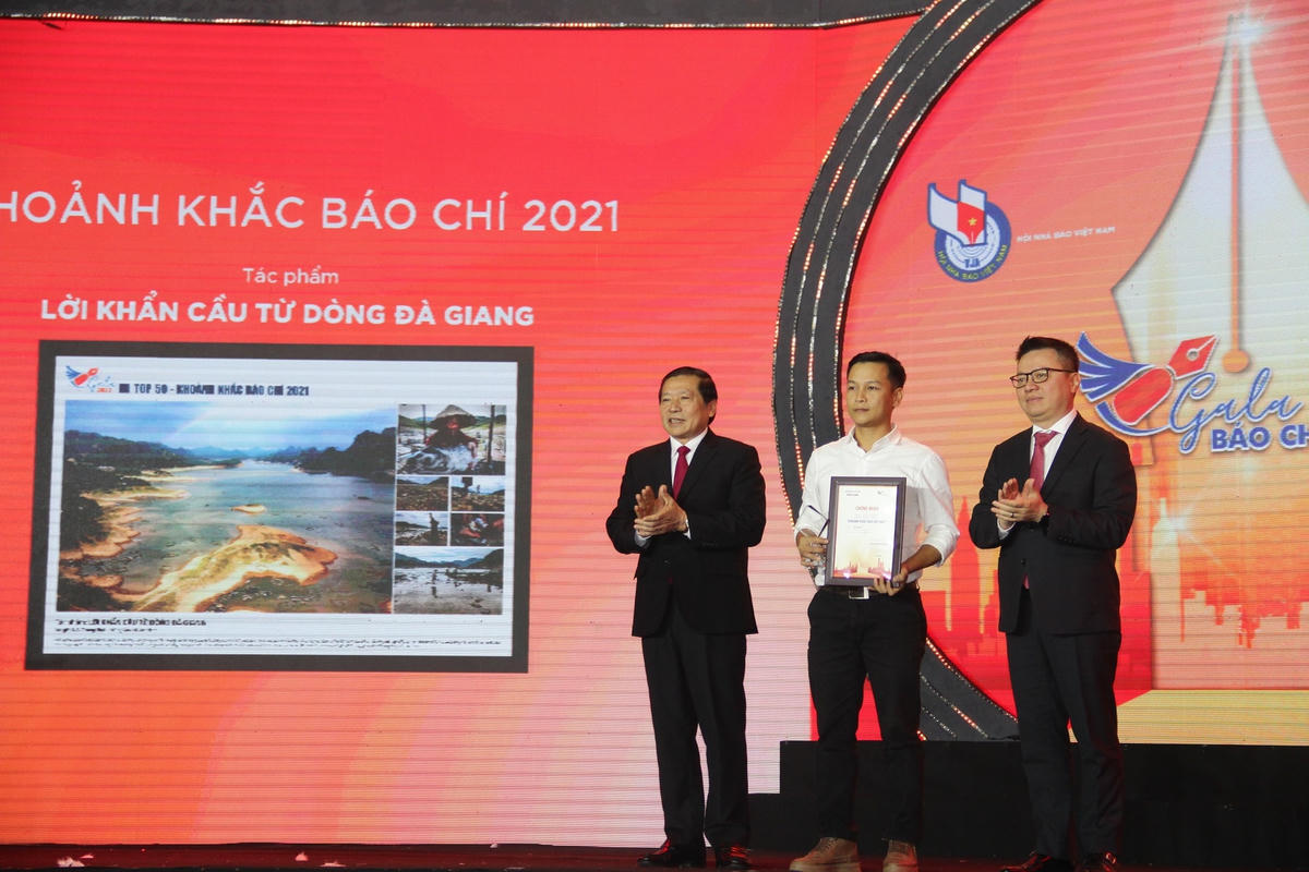 Tác giả Lưu Trọng Đạt (Thông tấn xã Việt Nam) nhận giải đặc biệt.