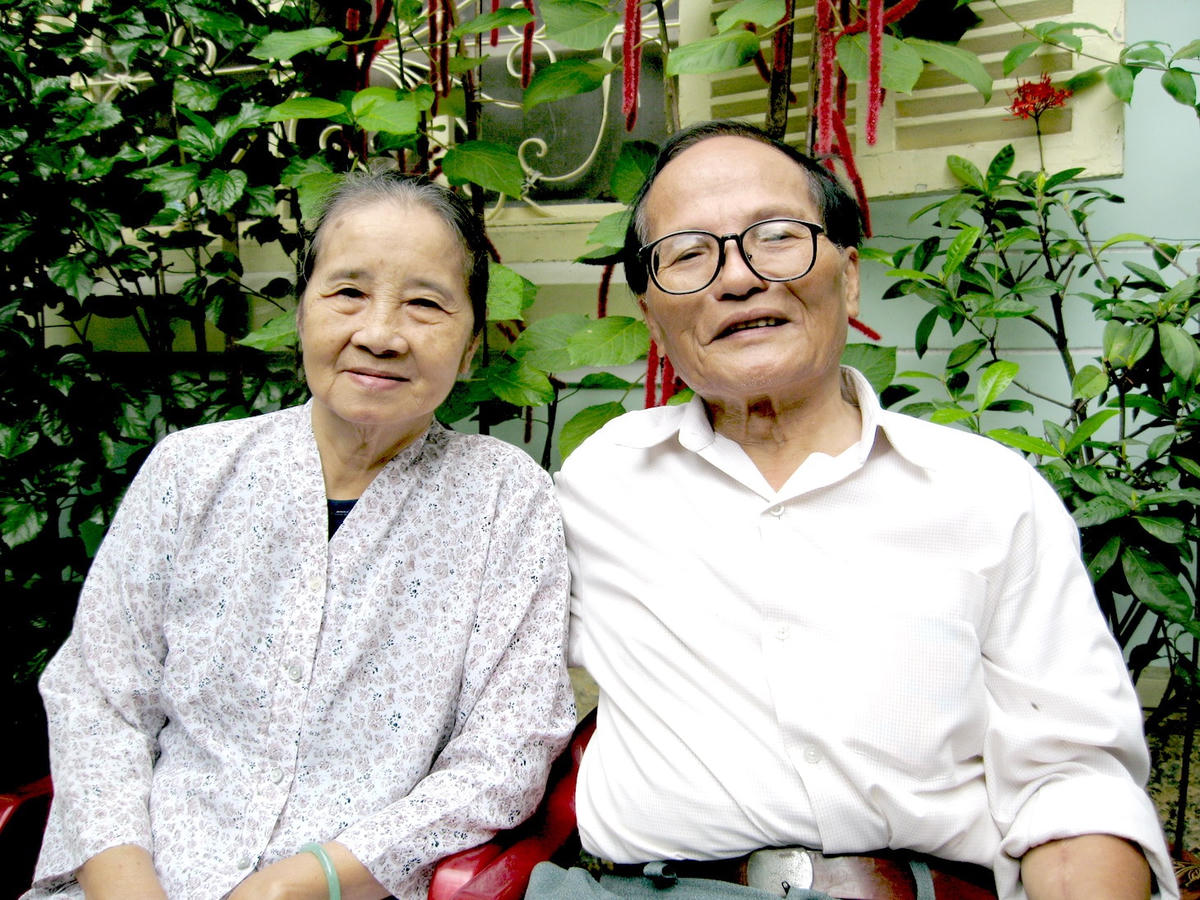 Nhà thơ Giang Nam và vợ (ảnh chụp năm 2007).  