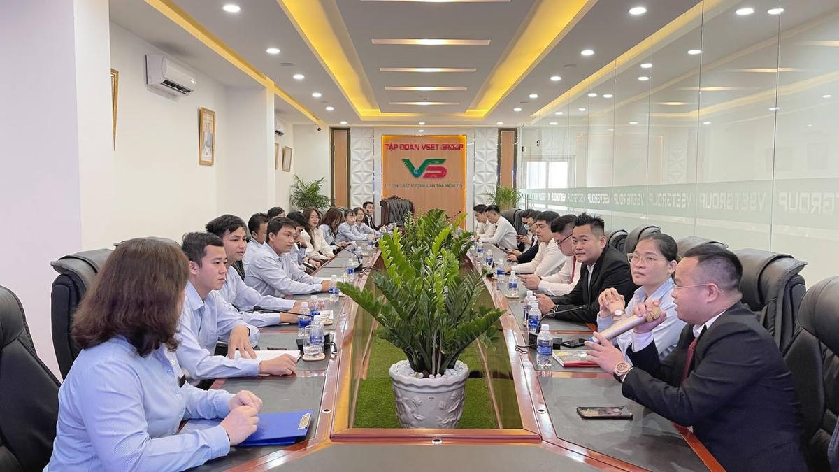 Ban Lãnh đạo Công ty VsetGroup.