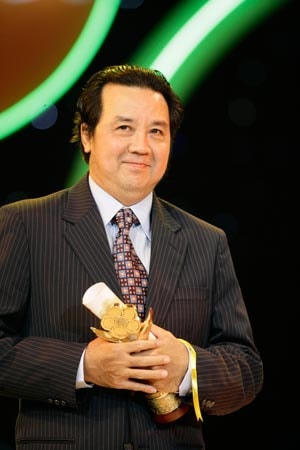 Xuất thân trong gia đình có truyền thống với cải lương, tên tuổi NSƯT Quốc Bảo nổi lên từ những thập niên 80- 90.