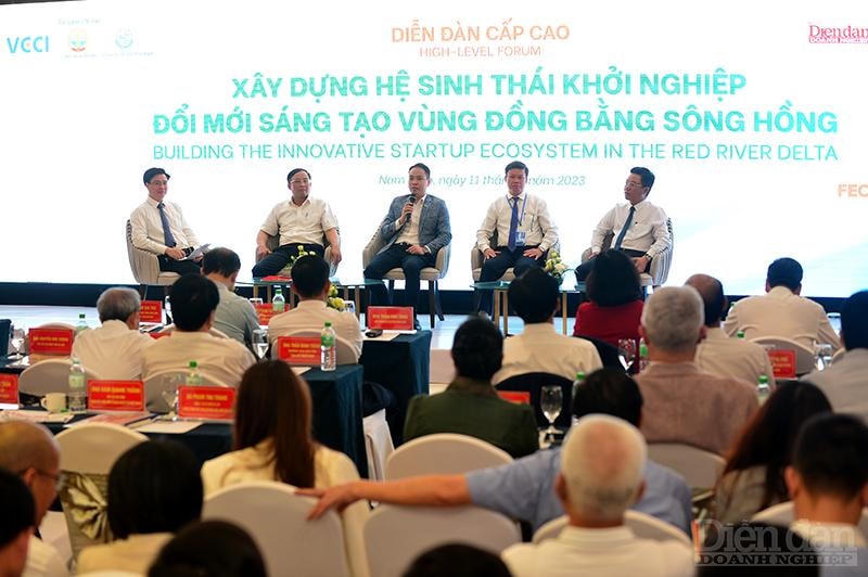 Các diễn giả trao đổi tại Diễn đàn.