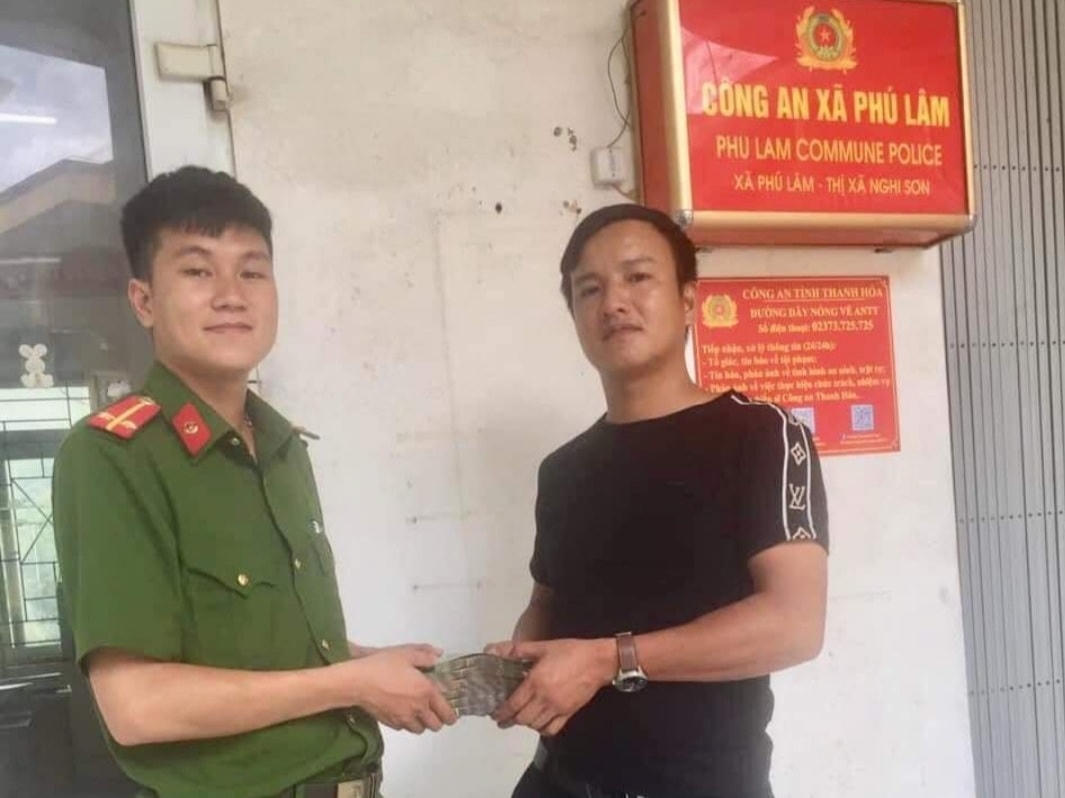 Nhận được 193 triệu đồng từ số tài khoản lạ, anh Long nhanh chóng trình báo và giao nộp số tiền trên cho Công an.