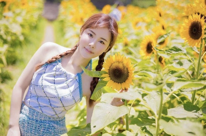Người đẹp gây ấn tượng với nhan sắc trong trẻo, phong thái sang chảnh.