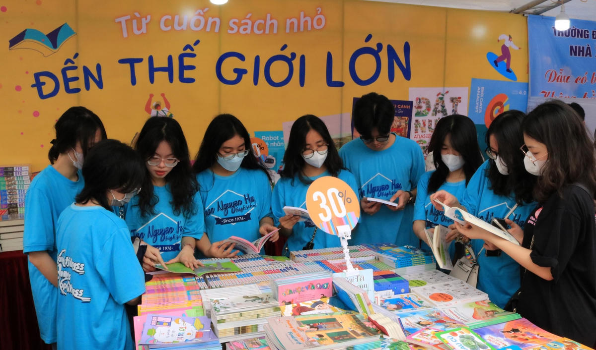 Hội sách Hải Phòng 2023 diễn ra từ 21-23/4, tại Khuôn viên Trung tâm Triển lãm và Mỹ thuật hứa hẹn thu hút đông đảo bạn đọc tới tham quan, trải nghiệm.