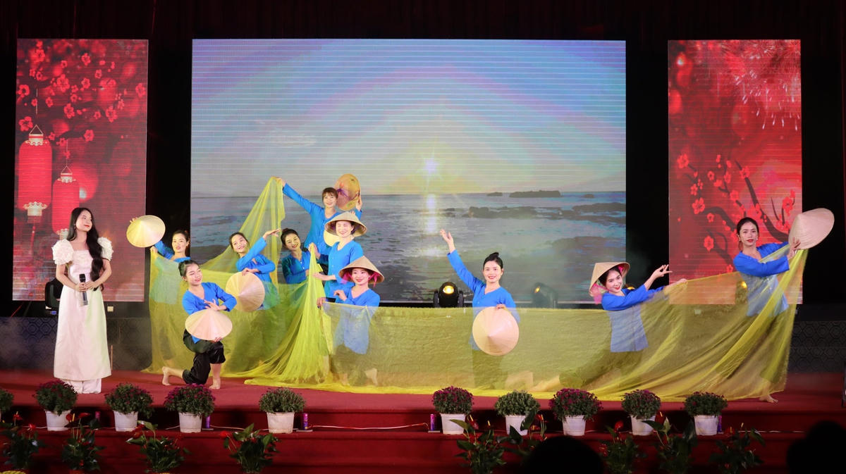 Chương trình có nhiều tiết mục nghệ thuật đặc sắc.