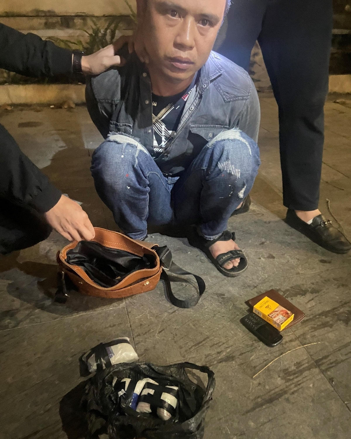 Đối tượng Nguyễn Công Luân và tang vật.