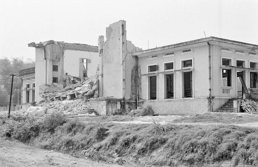 Ngày 17/2/1979, địch dùng bộc phá, thuốc nổ, đại bác bắn vào khu mỏ Apatít Lào Cai (tỉnh Hoàng Liên Sơn), phá hủy toàn bộ khu mỏ. Ảnh: Nguyễn Trân/TTXVN.