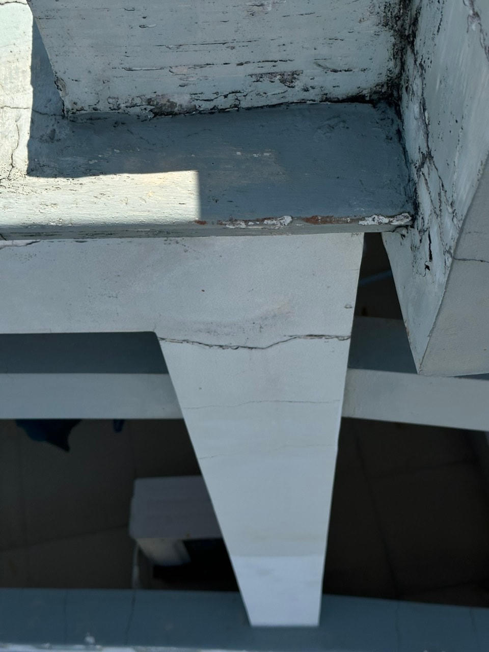 Nhà chị Trần Thị Xuân Đào bị nứt do thi công trạm bơm thoát nước.