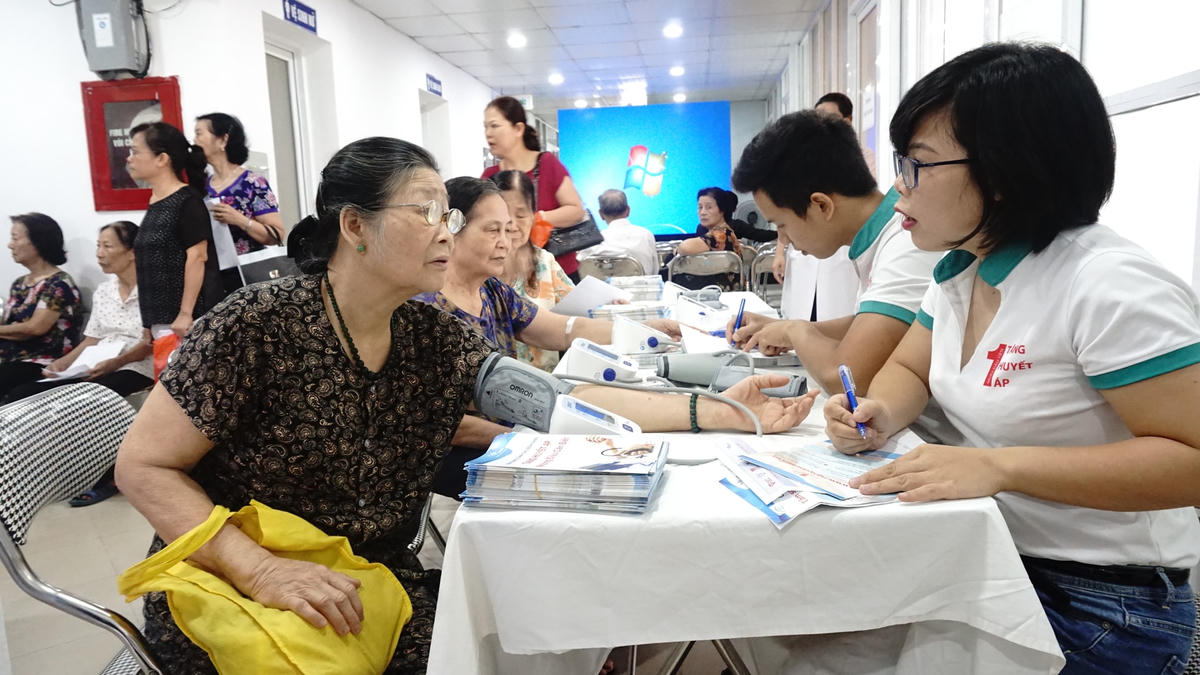 Người dân cần kiểm soát huyết áp để có thể điều trị kịp thời.