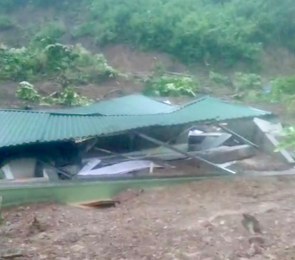 Hiện trường vụ sạt lở.