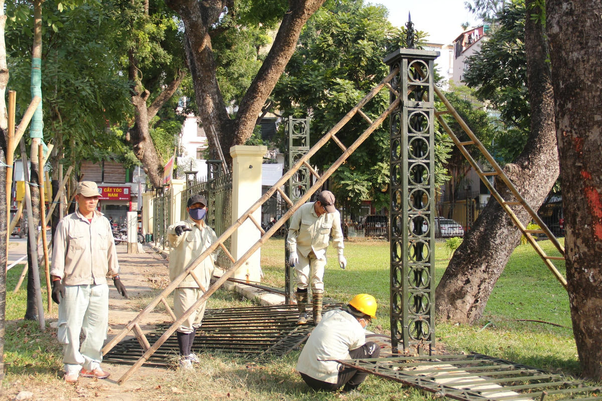 Khi rào chắn công viên được tháo dỡ