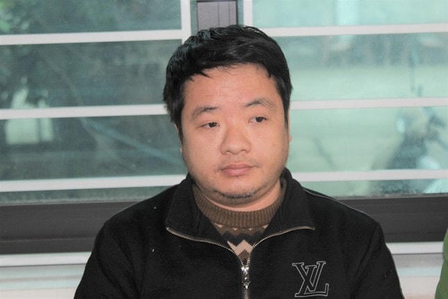 Ông Nguyễn Tiến Hoà (SN 1983), Phó Giám đốc Trung tâm đăng kiểm cùng 2 thuộc cấp bị bắt giữ.