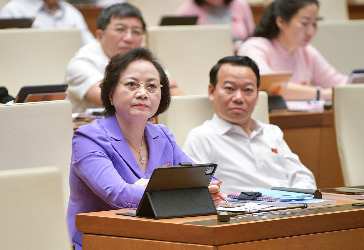 Các ĐBQH tham dự phiên họp. Ảnh: Quang Vinh.
