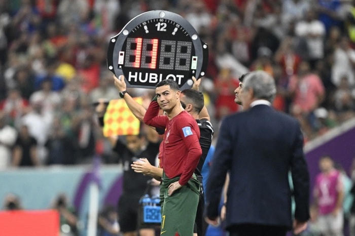 Ronaldo vào sân.