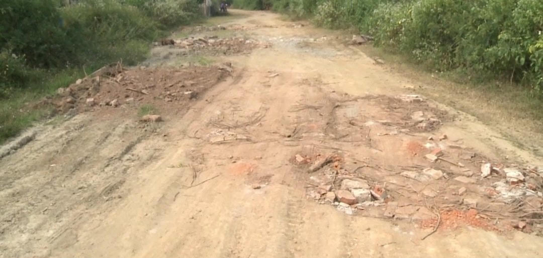 Dự án có tổng mức đầu tư hơn 100 tỷ đồng, đang thi công thì bống dừng lại. Ảnh: Tuấn Trung