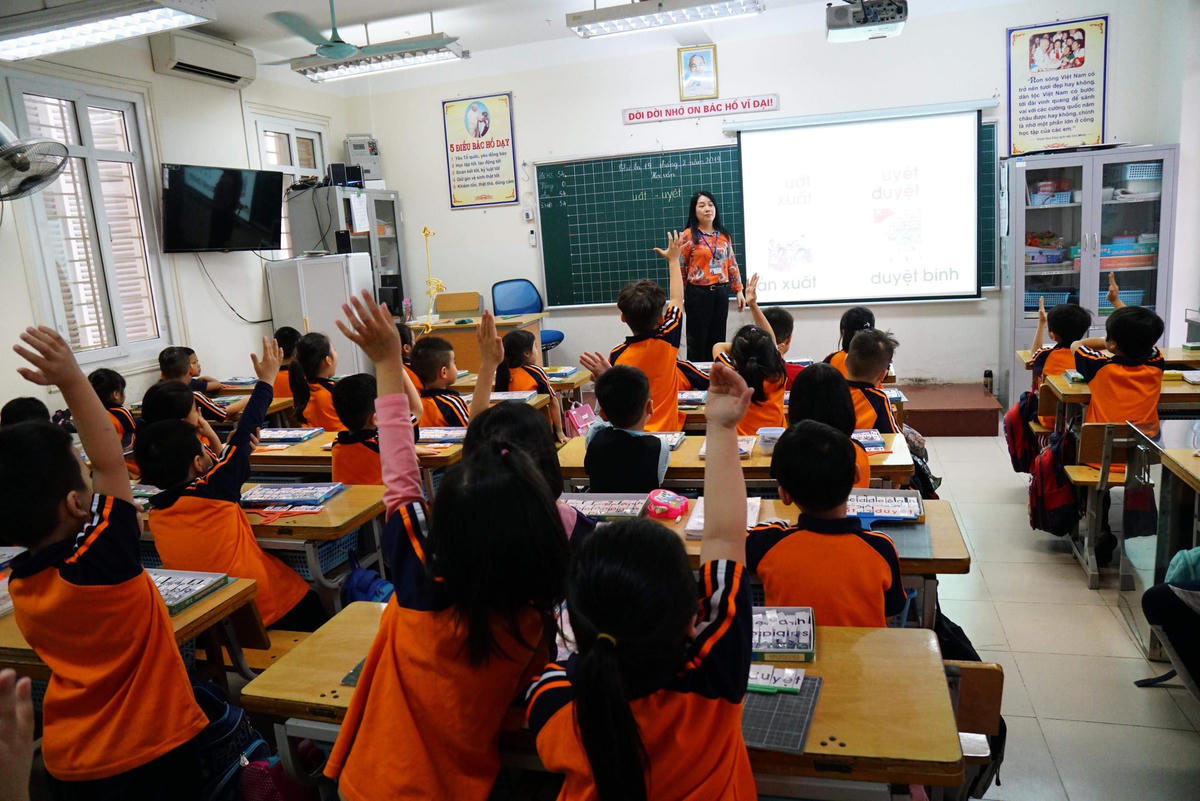 Bảo đảm tuyển đủ giáo viên cho năm học mới. Ảnh: Quang Vinh.