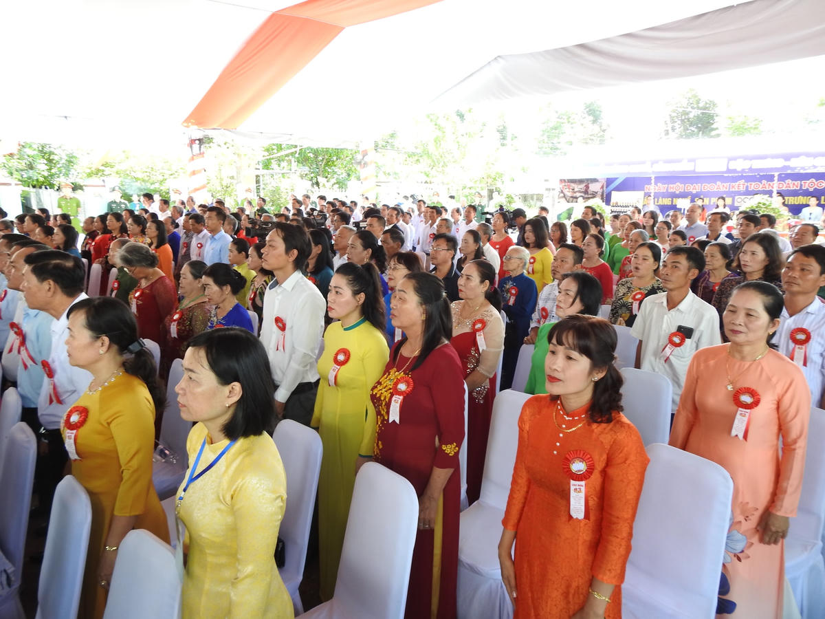 Đông đảo các tầng lớp nhân dân tham gia Ngày hội. Ảnh: Thanh Tùng.
