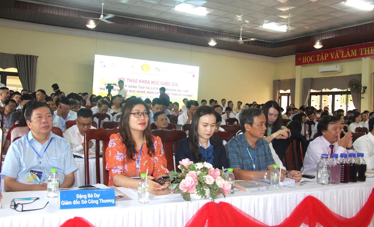 Các đại biểu tham dự Hội thảo.