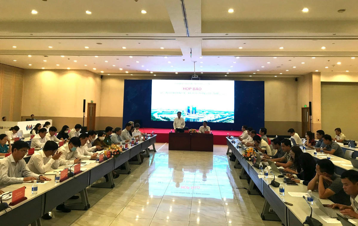 Quang cảnh buổi họp báo.
