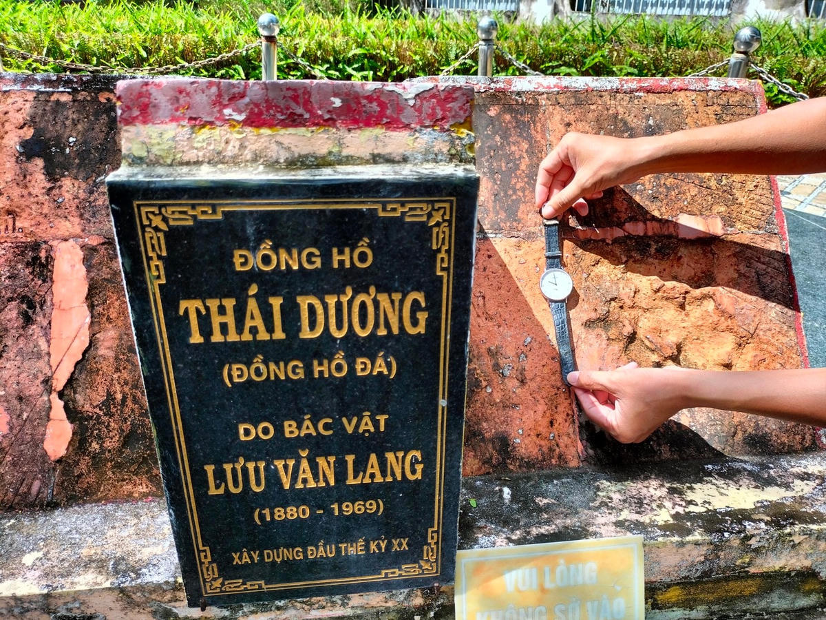 Trải ngót một thế kỷ tồn tại mà chiếc đồng hồ Thái Dương chỉ lệch 5 - 10 phút cho thấy sự tính toán đường di chuyển mặt trời đến đồng hồ của Bác vật Lang vô cùng chính xác, đáng khâm phục.