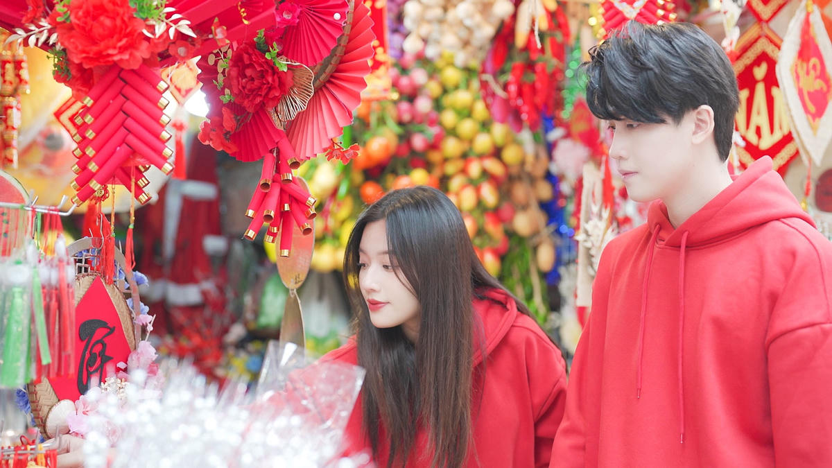 Vũ Thịnh – Fanny nắm tay nhau cảm nhận Tết Bắc, Nam