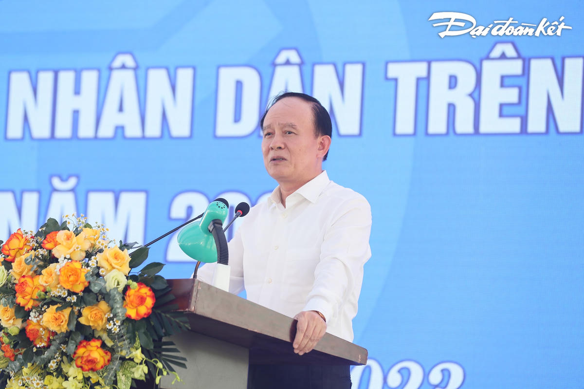 Phó Bí thư Thành ủy Hà Nội Nguyễn Ngọc Tuấn phát biểu tại buổi lễ.