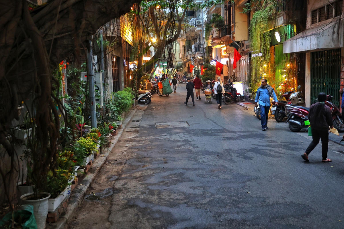 [ẢNH] Hà Nội: Chỉnh trang đô thị đón Tết Quý Mão 2023