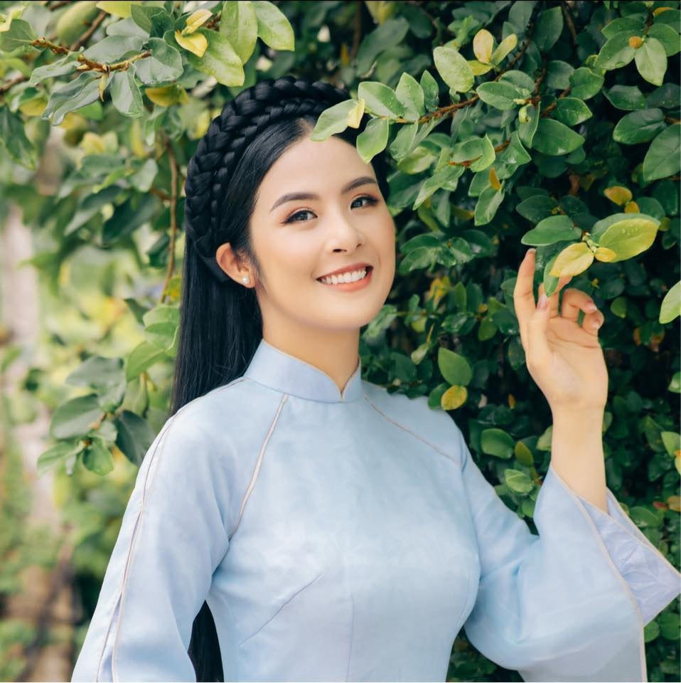 Ngọc Hân trở thành nhà thiết kế áo dài nổi tiếng. 