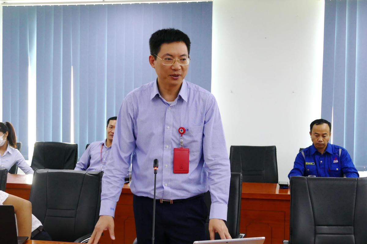 Giám đốc Nhà máy Mai Tuấn Đạt phát biểu chào mừng đoàn công tác Dầu khí Nga.