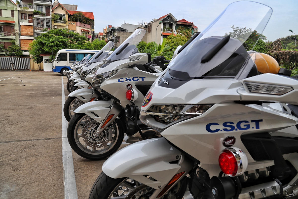 Honda Gold Wing 2023 sử dụng động cơ 6 xi lanh đối xứng nằm ngang, dung tích 1.833 phân khối, công suất 124,7 mã lực, mô men xoắn cực đại 170 Nm và được cải tiến đạt chuẩn khí thải Euro 5, hộp số ly hợp kép 7 cấp.