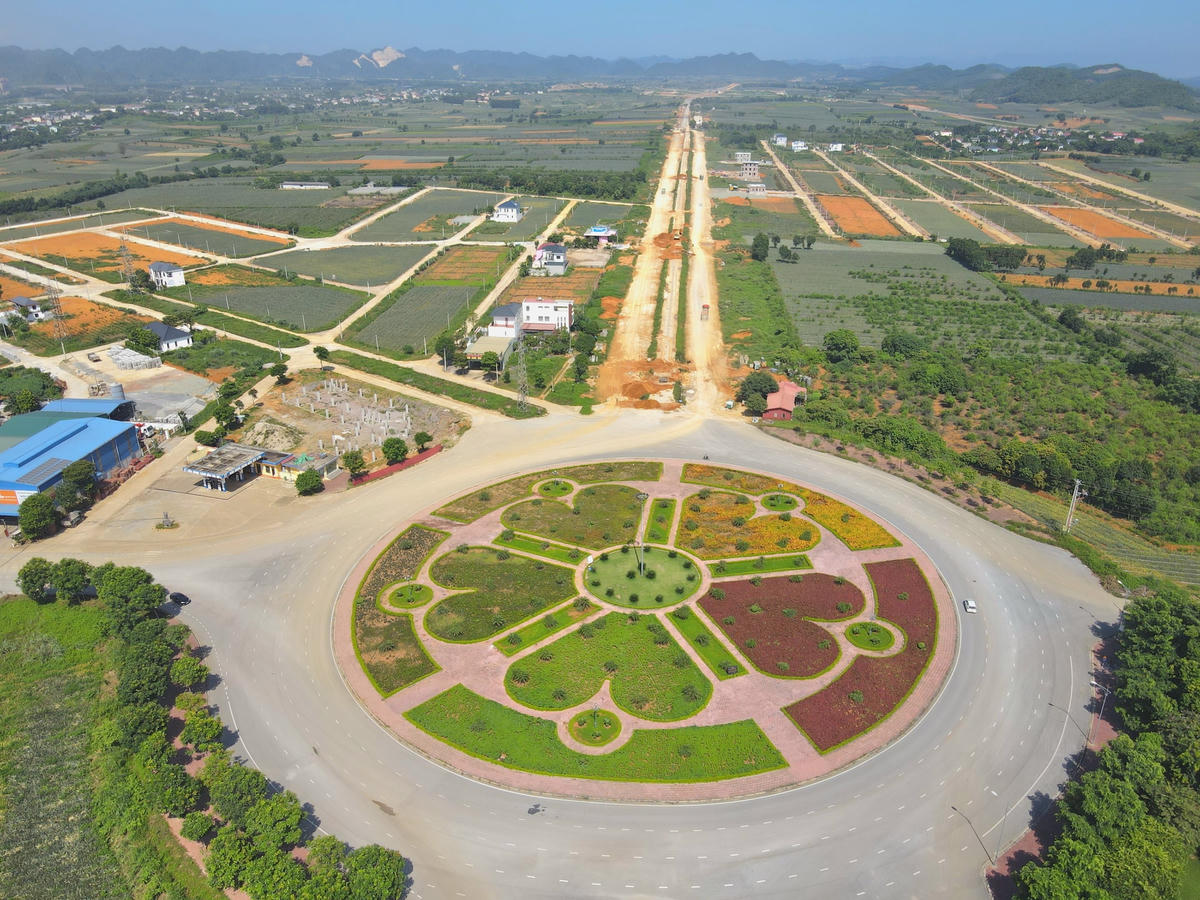 Theo đó, dự án thuộc nhóm A với tổng mức đầu tư sau điều chỉnh là 1.913,754 tỷ đồng (tăng 427,754 tỷ đồng do phát sinh chi phí trong thực hiện GPMB và giảm một số chi phí trong tổng mức đầu tư).  