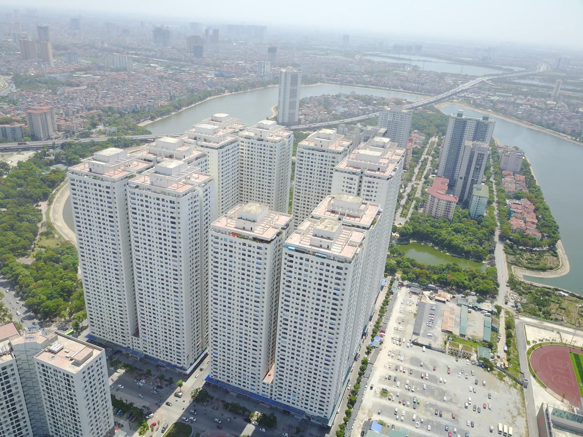 Tại Hà Nội, giá nhiều khu chung cư ở các quận Hà Đông, Nam Từ Liêm, Hoàng Mai... đã vượt mức 35 triệu đồng/m2. Ảnh: Quang Vinh.