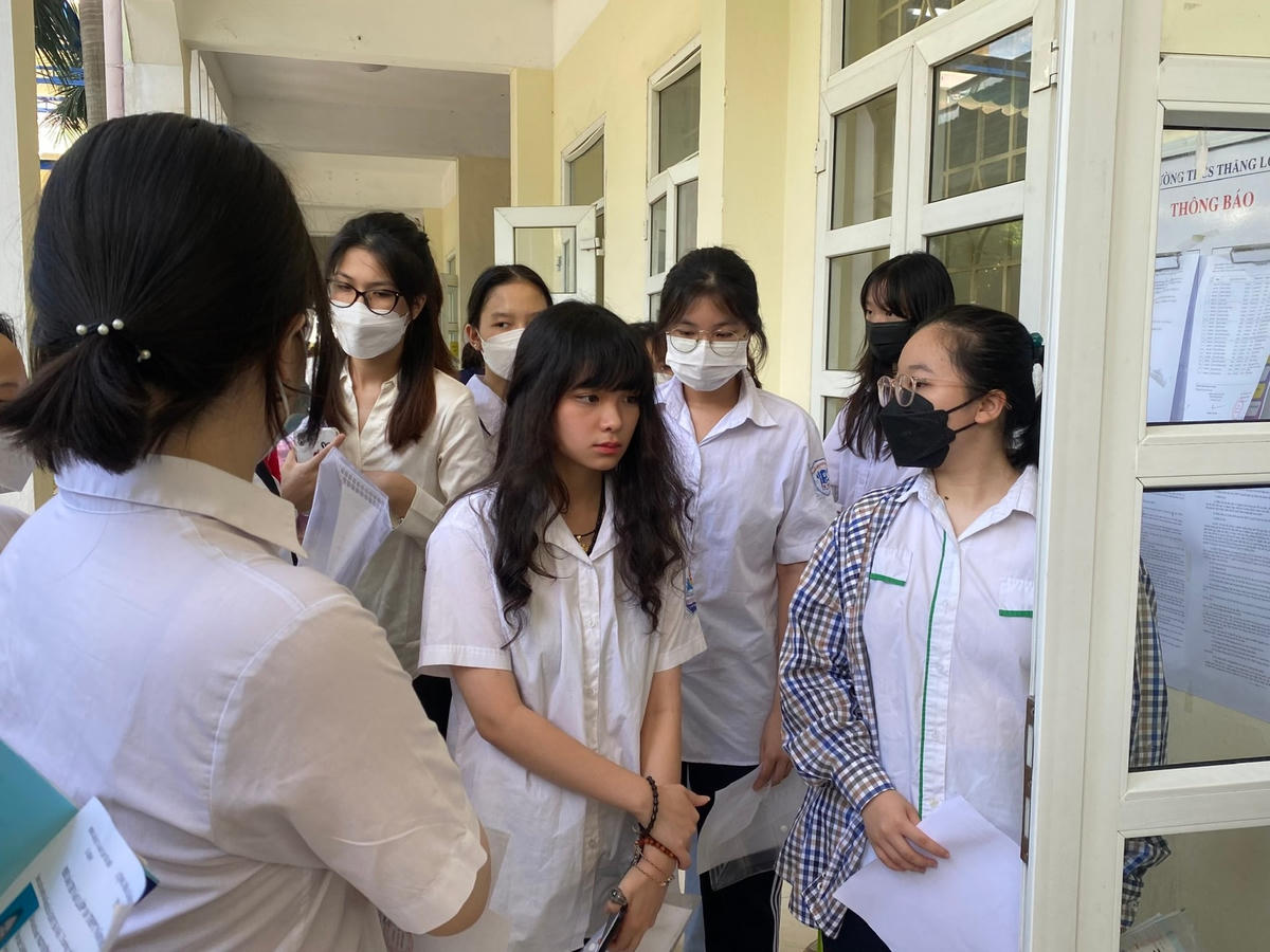 Bước vào những ngày thi chính thức, hầu hết các học sinh đều có tâm trạng hồi hộp, lo lắng nhưng nhìn chung các em đều rất tự tin vào kiến thức đã được trang bị tại trường THCS.