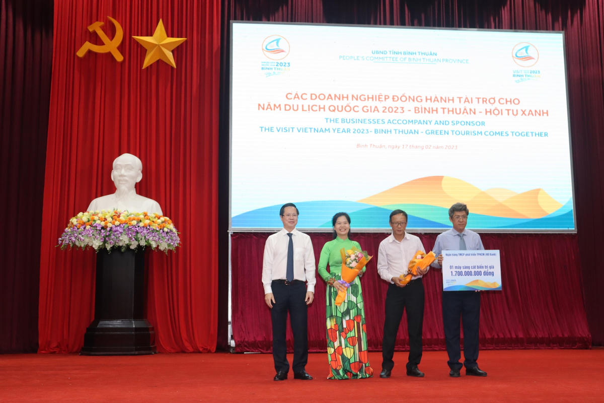 Các doanh nghiệp tham gia tài trợ cho sự kiện tại buổi gặp gỡ.