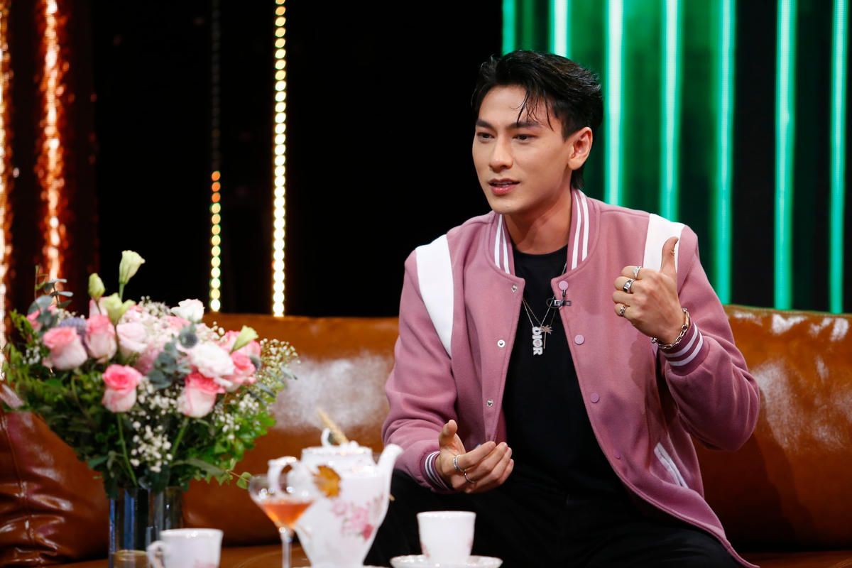 Isaac chia sẻ về những sở thích và dấu ấn trên con đường nghệ thuật, hành trình từ một thủ khoa đầu ra ngành chăn nuôi đến việc trở thành một ca sĩ “quá lứa”.