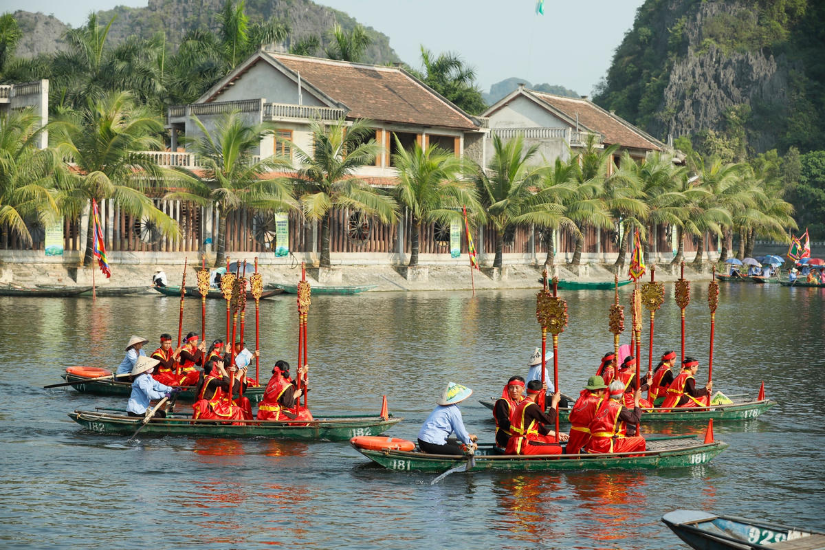 Ninh Bình có nhiều hoạt động thu hút khách du lịch trong và ngoài nước. Ảnh: Quang Vinh.  