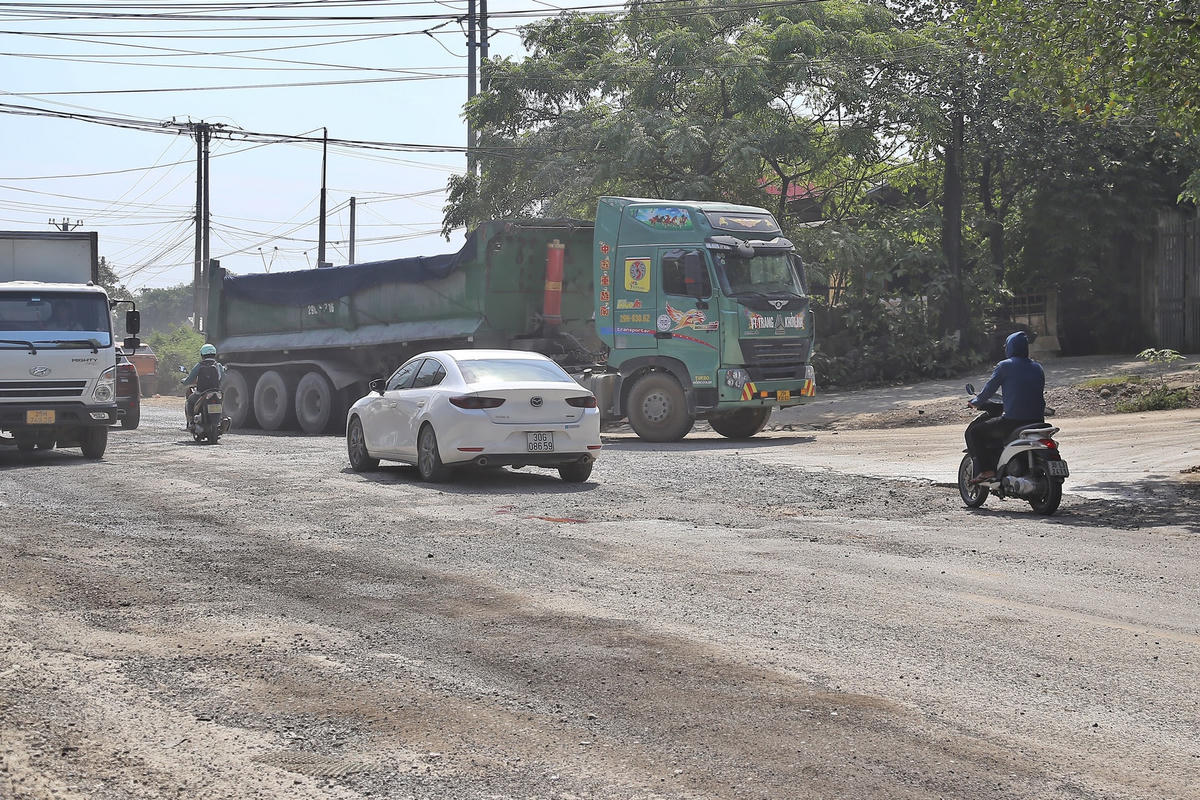 Nhiều ô tô trọng tải lớn có dấu hiệu cơi nới thành thùng.