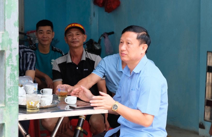 Người dân các khu phố ở phường Đông Cương lên kế hoạch tổ chức liên hoan vào ngày mai, khi Xuân Mạnh trở về.