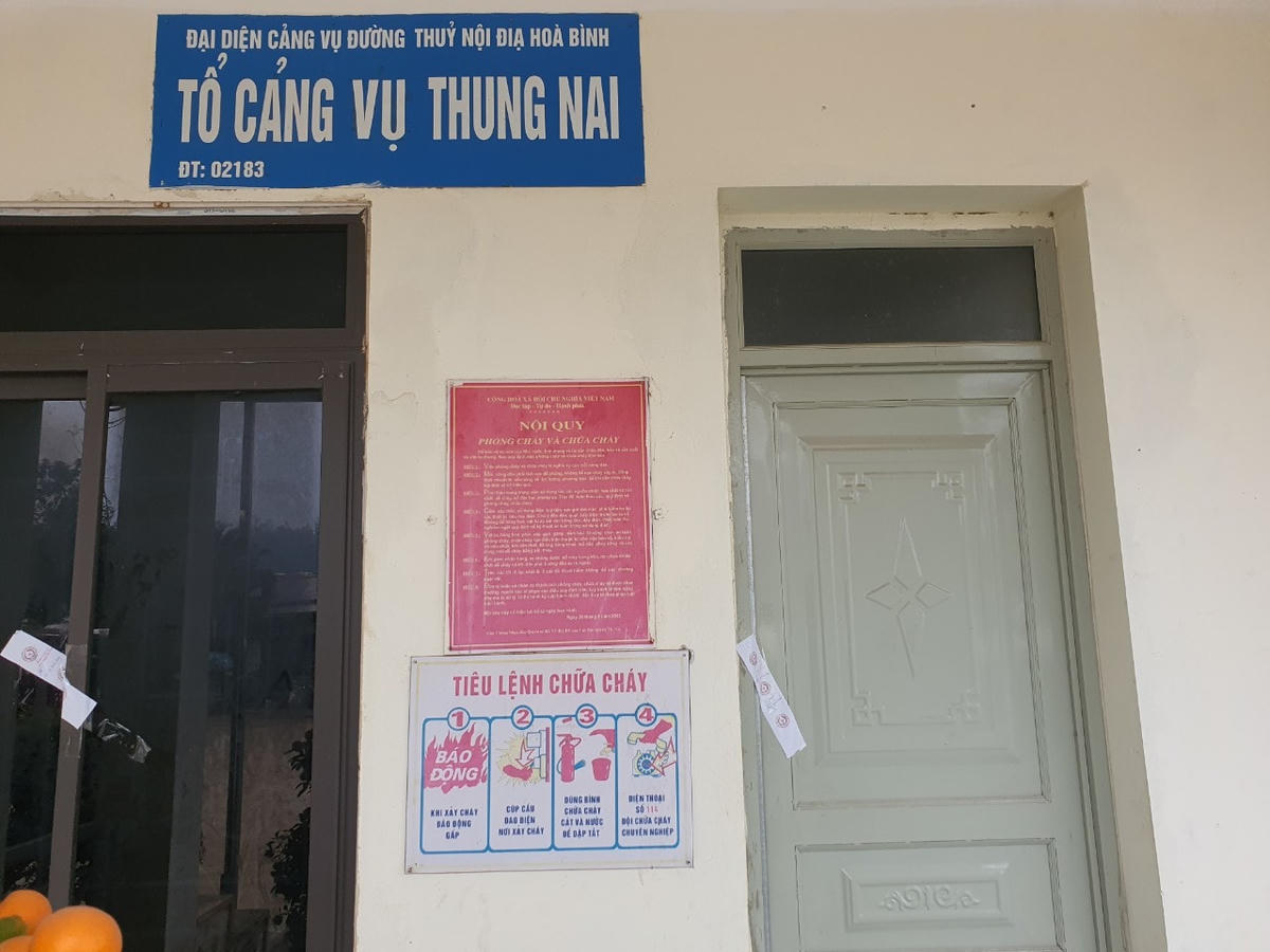  Trước đó, Cơ quan công an đã tiến hành niêm phong phòng làm việc tại cảng để thực hiện công tác điều tra