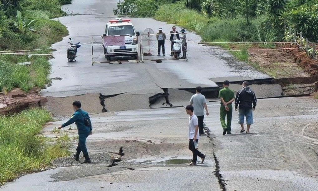 Đường tránh Quốc lộ 20, qua TP Bảo Lộc bị sụt lún sáng 4/8. Ảnh: Cổng TTĐT Bộ GTVT.
