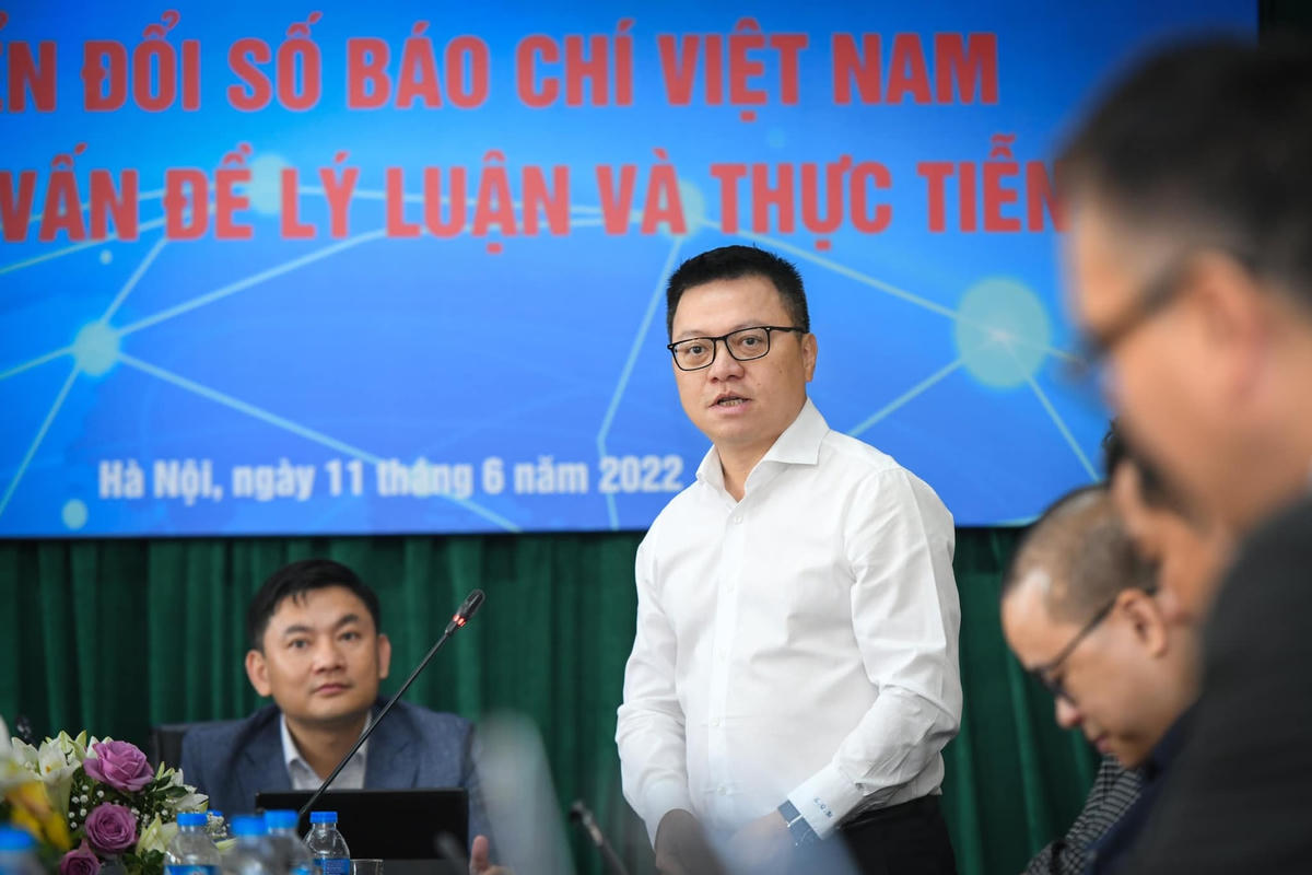  Tổng Biên tập Báo Nhân Dân Lê Quốc Minh chia sẻ tại hội thảo. Ảnh: Nhân Dân.