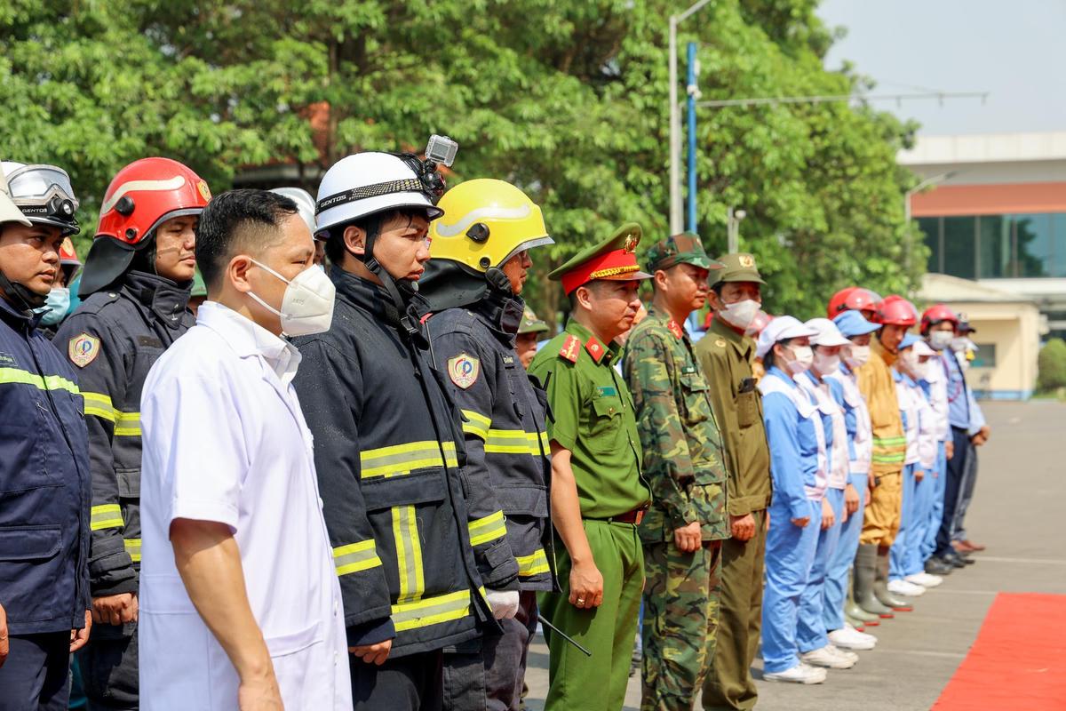 Đại diện Công an huyện Mê Linh cho biết, rút kinh nghiệm từ vụ cháy tại khu công nghiệp Quang Minh năm 2014, thiệt hại tài sản lớn của doanh nghiệp, Công an huyện Mê Linh đã họp và có quy chế phối hợp chặt chẽ với từng cơ sở cụ thể, trên quy chế cũ và phát triển các điều khoản chặt chẽ hơn trong công tác PCCC.