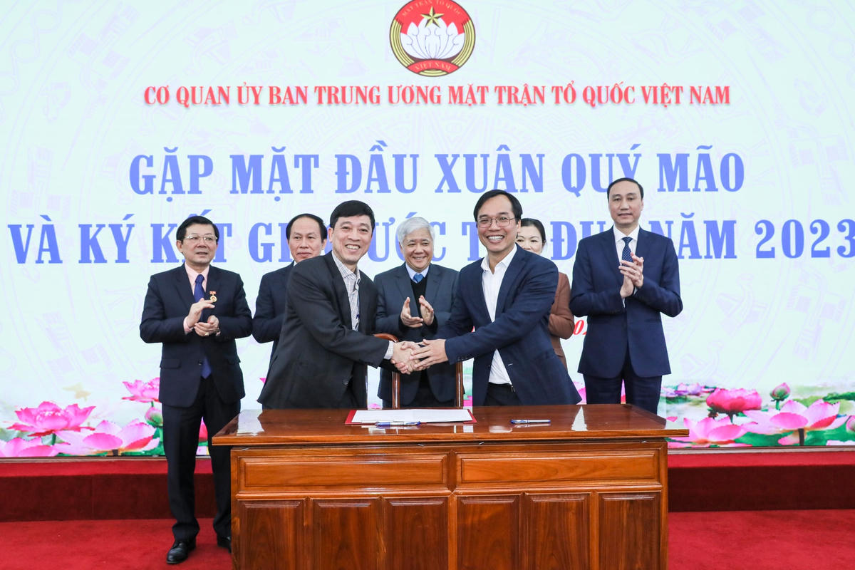 Cơ quan UBTƯ MTTQ Việt Nam gặp mặt đầu xuân, ký kết giao ước thi đua năm 2023