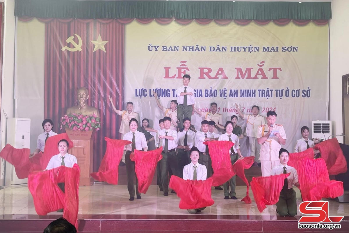 Tiết mục văn nghệ chào mừng.